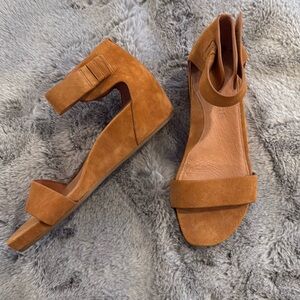 Gentle souls by Kenneth Cole sandals